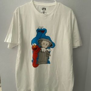 KAWS X SESAME X UNIQLO T-SHIRT